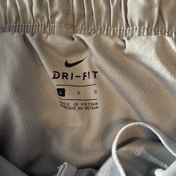 Grey Nike women’s running shorts - Picture 2 of 3